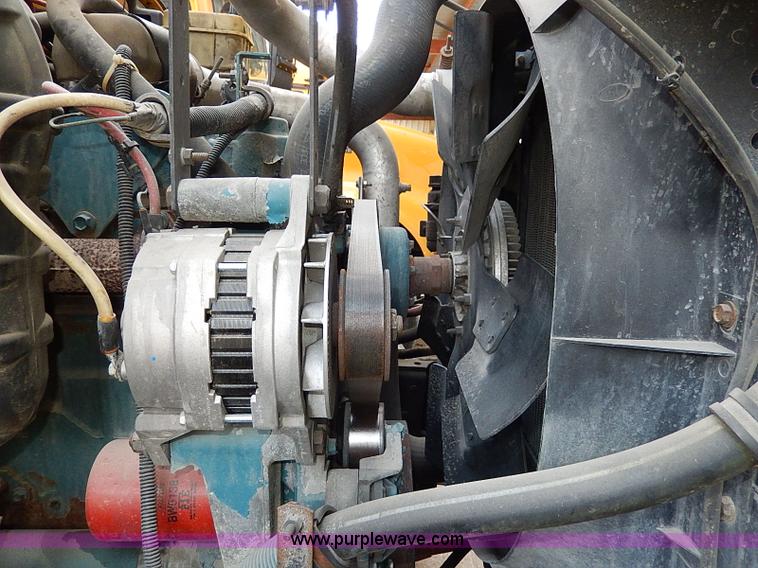 image for item H9512 1995 International 3800 school bus