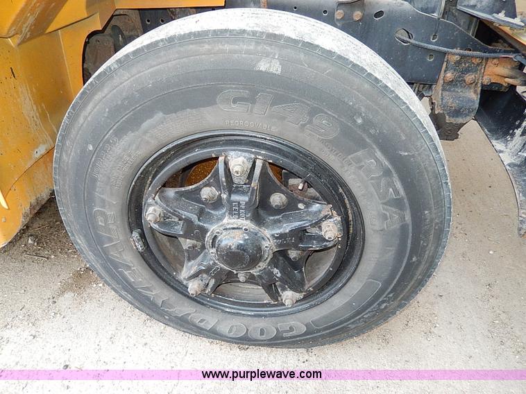 image for item H9512 1995 International 3800 school bus