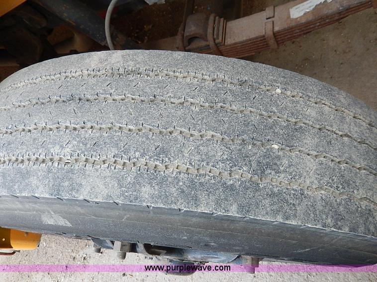 image for item H9512 1995 International 3800 school bus