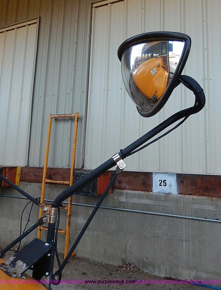 image for item H9512 1995 International 3800 school bus