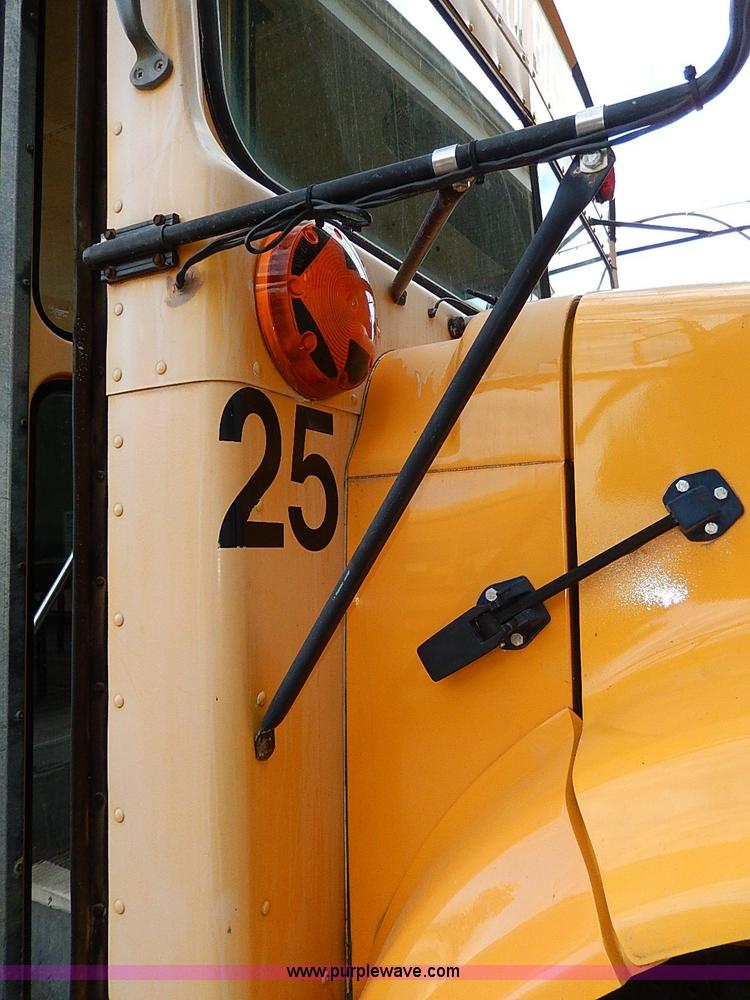 image for item H9512 1995 International 3800 school bus