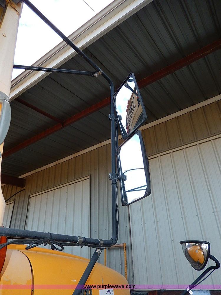 image for item H9512 1995 International 3800 school bus