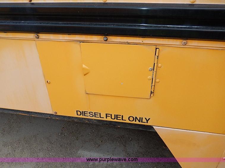 image for item H9512 1995 International 3800 school bus
