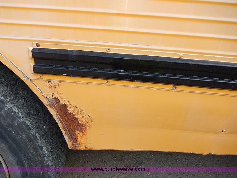 image for item H9512 1995 International 3800 school bus