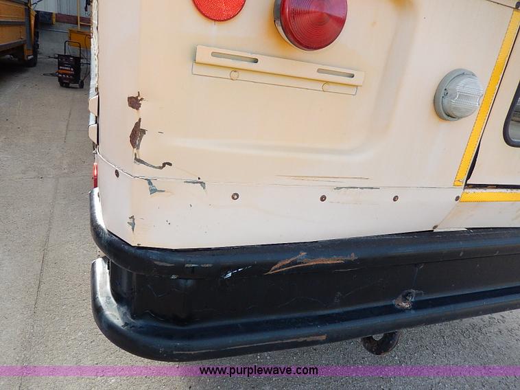 image for item H9512 1995 International 3800 school bus