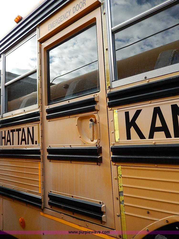 image for item H9512 1995 International 3800 school bus