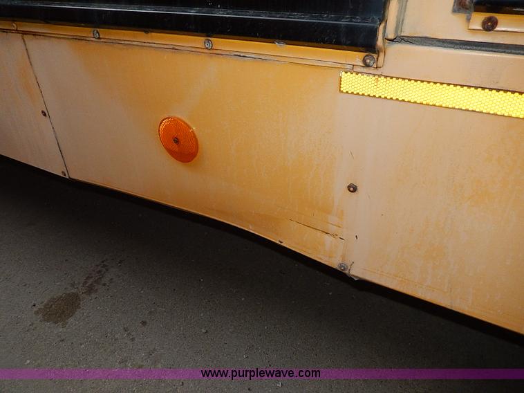 image for item H9512 1995 International 3800 school bus