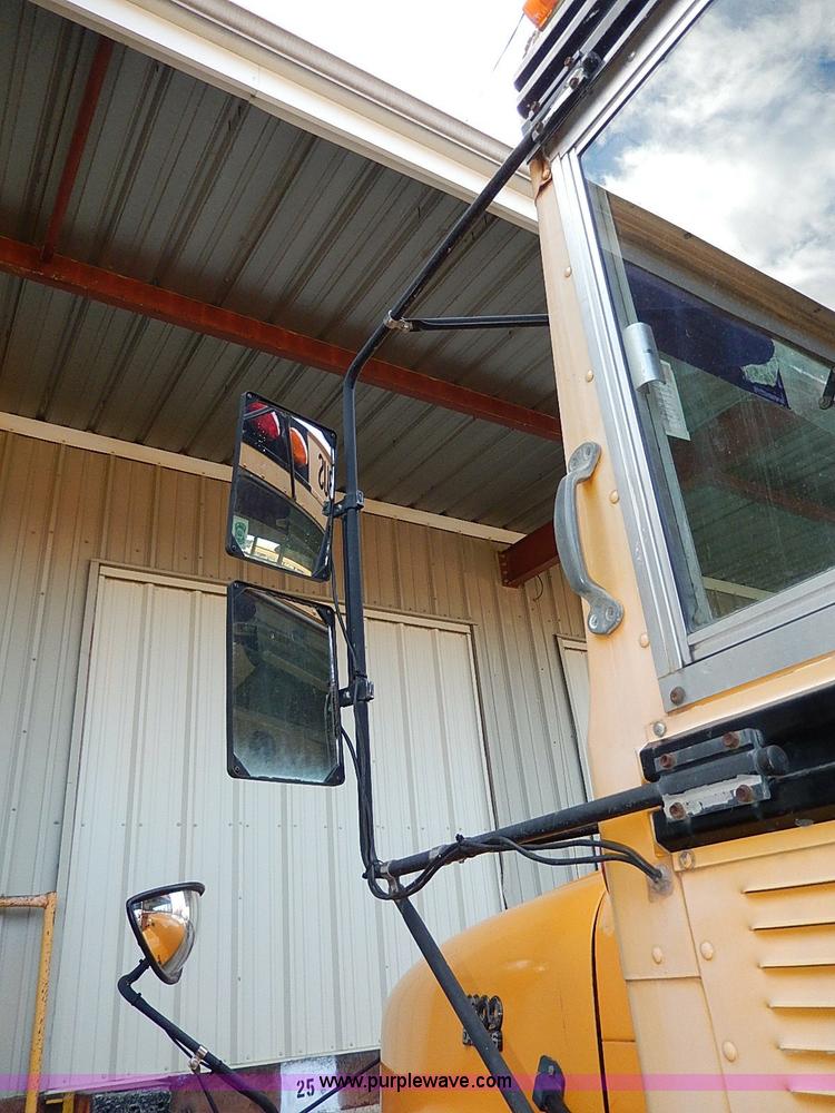 image for item H9512 1995 International 3800 school bus