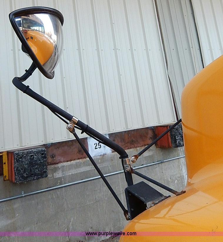 image for item H9512 1995 International 3800 school bus