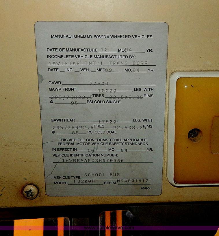 image for item H9512 1995 International 3800 school bus