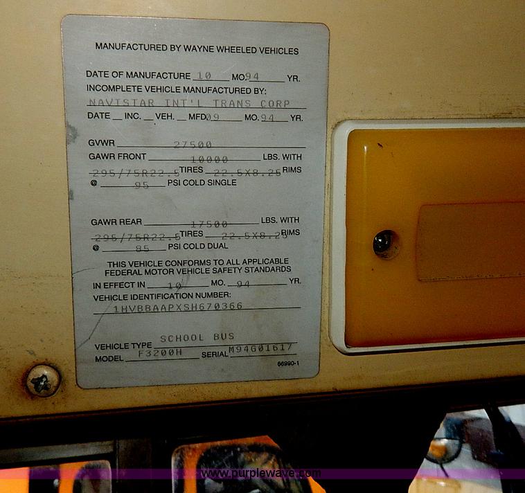 image for item H9512 1995 International 3800 school bus