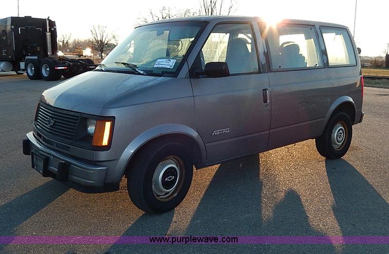 image for item H9513 1993 Chevrolet Astro van