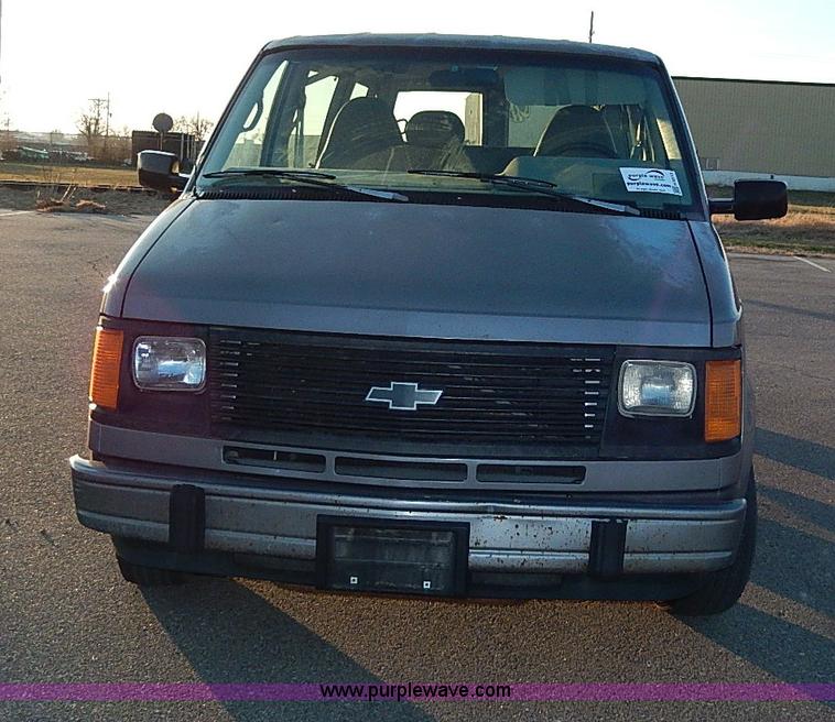 image for item H9513 1993 Chevrolet Astro van