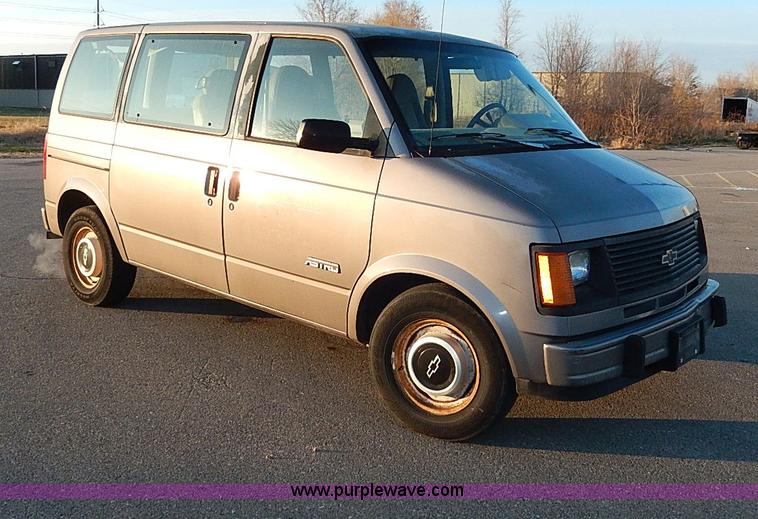 image for item H9513 1993 Chevrolet Astro van