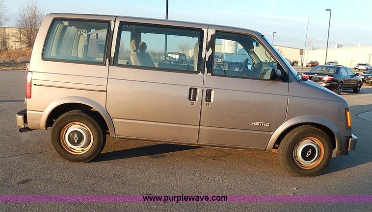 image for item H9513 1993 Chevrolet Astro van