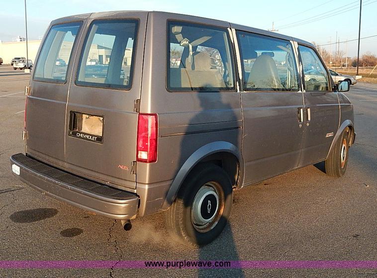image for item H9513 1993 Chevrolet Astro van