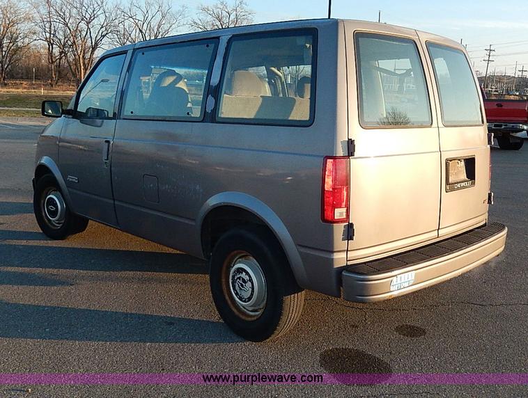 image for item H9513 1993 Chevrolet Astro van