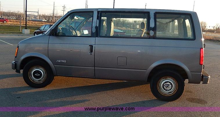 image for item H9513 1993 Chevrolet Astro van
