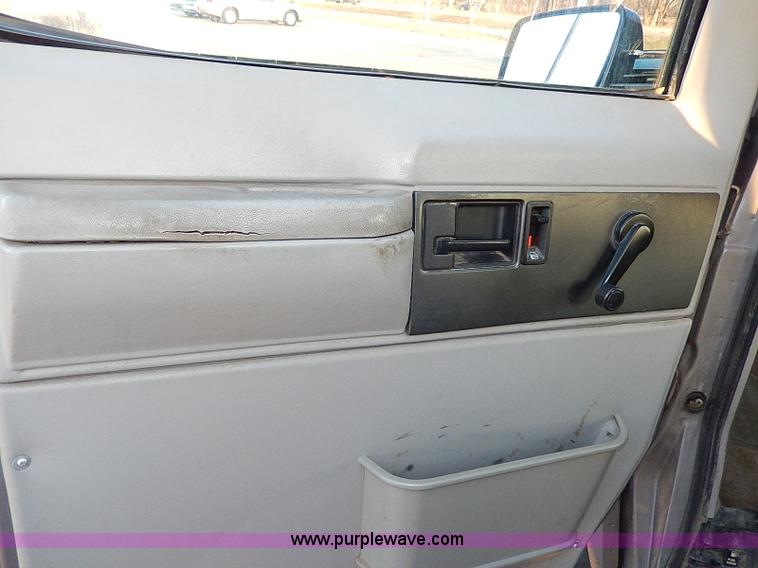 image for item H9513 1993 Chevrolet Astro van