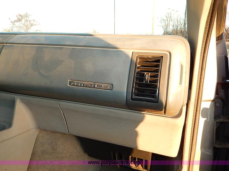 image for item H9513 1993 Chevrolet Astro van