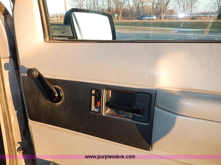 image for item H9513 1993 Chevrolet Astro van