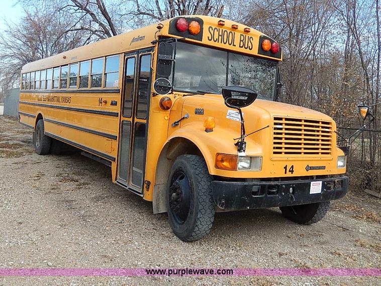 image for item H9522 1997 International 3800 school bus
