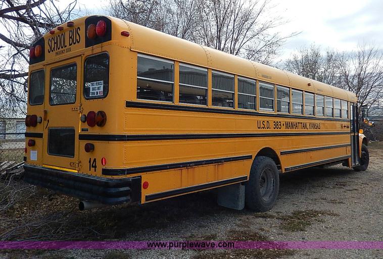 image for item H9522 1997 International 3800 school bus