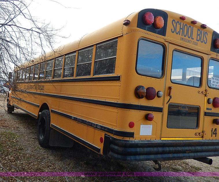 image for item H9522 1997 International 3800 school bus