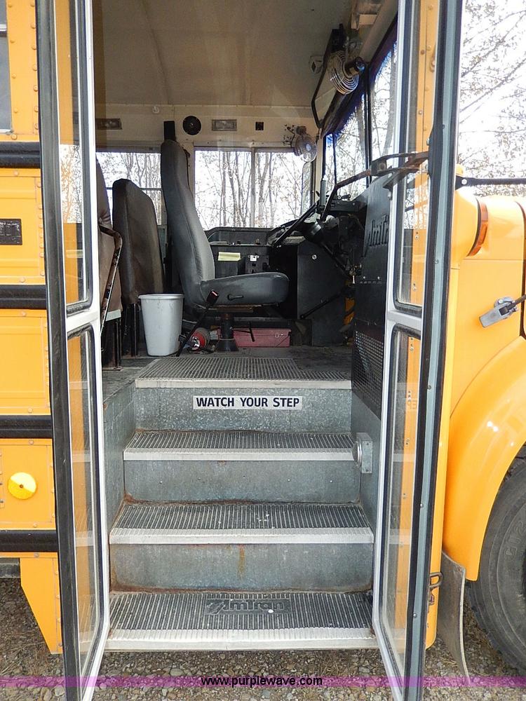image for item H9522 1997 International 3800 school bus