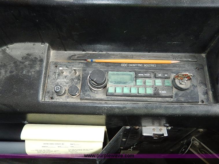 image for item H9522 1997 International 3800 school bus