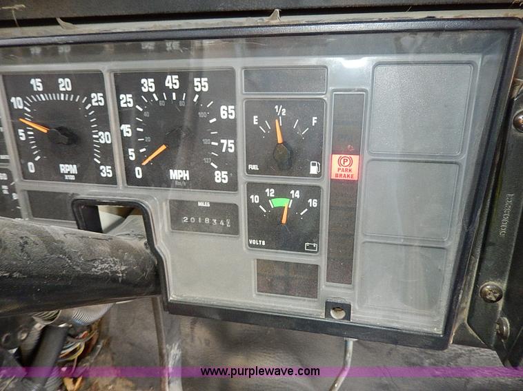 image for item H9522 1997 International 3800 school bus