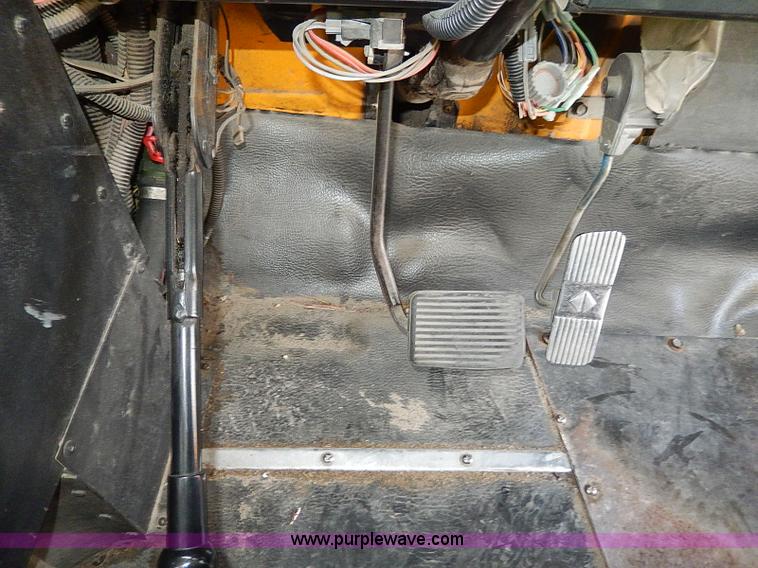 image for item H9522 1997 International 3800 school bus