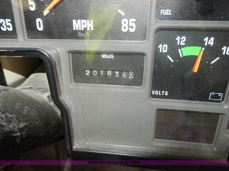 image for item H9522 1997 International 3800 school bus