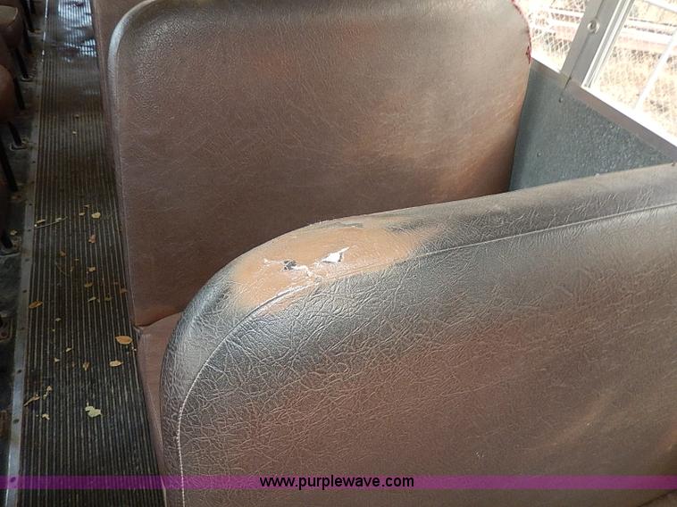 image for item H9522 1997 International 3800 school bus