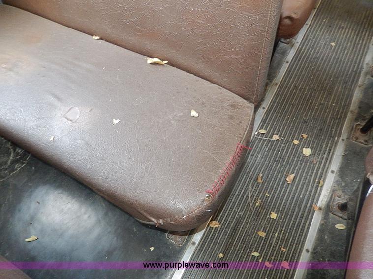 image for item H9522 1997 International 3800 school bus