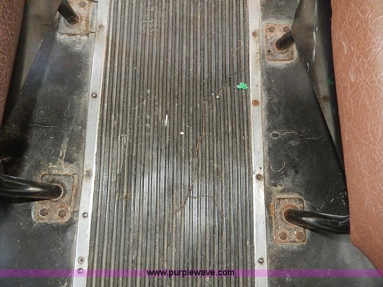 image for item H9522 1997 International 3800 school bus