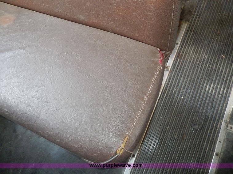 image for item H9522 1997 International 3800 school bus