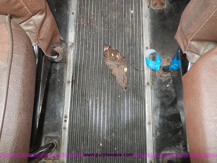 image for item H9522 1997 International 3800 school bus