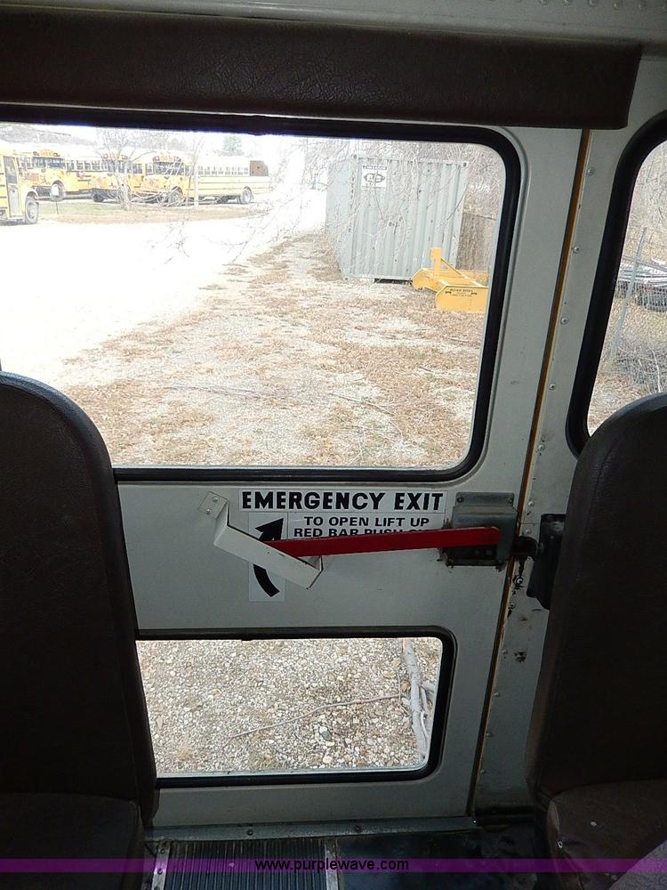 image for item H9522 1997 International 3800 school bus