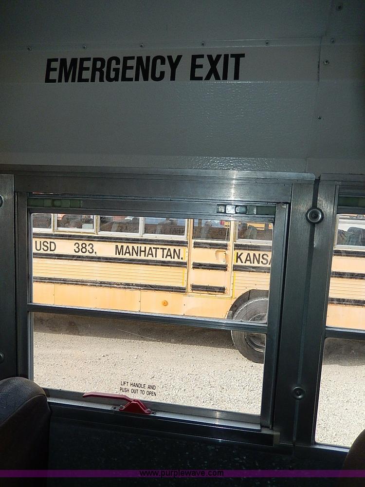 image for item H9522 1997 International 3800 school bus