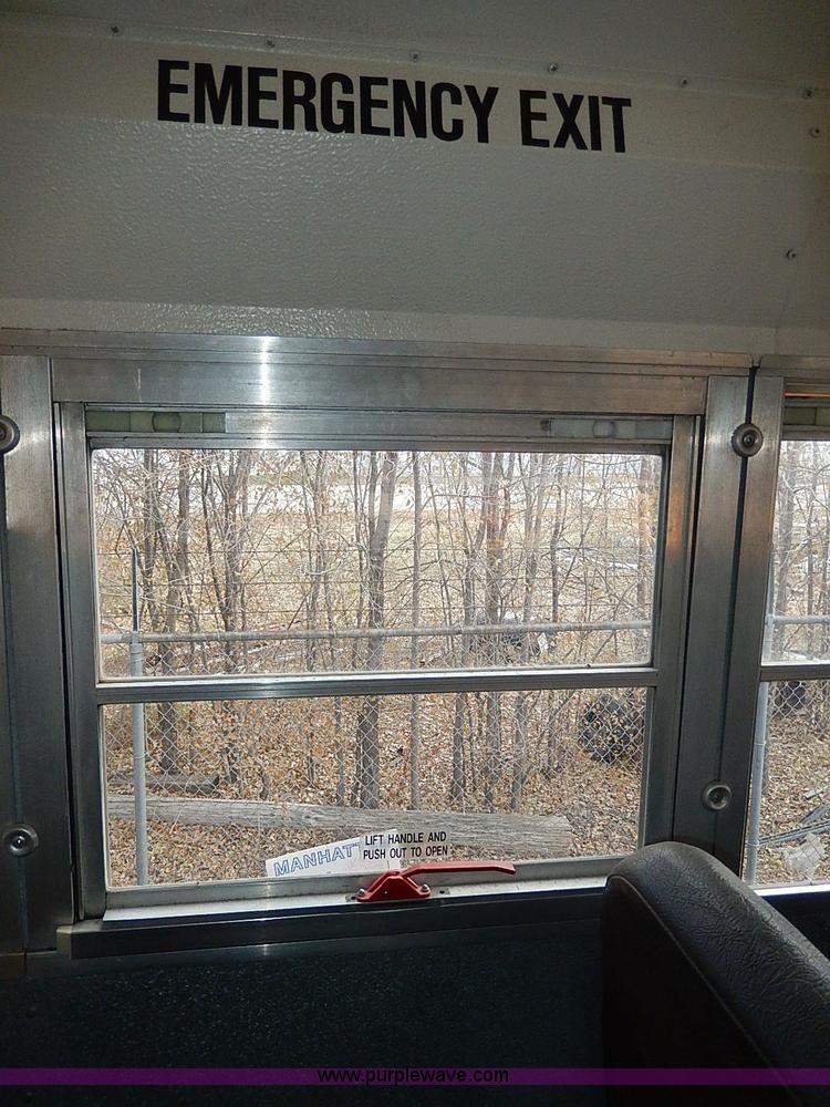 image for item H9522 1997 International 3800 school bus