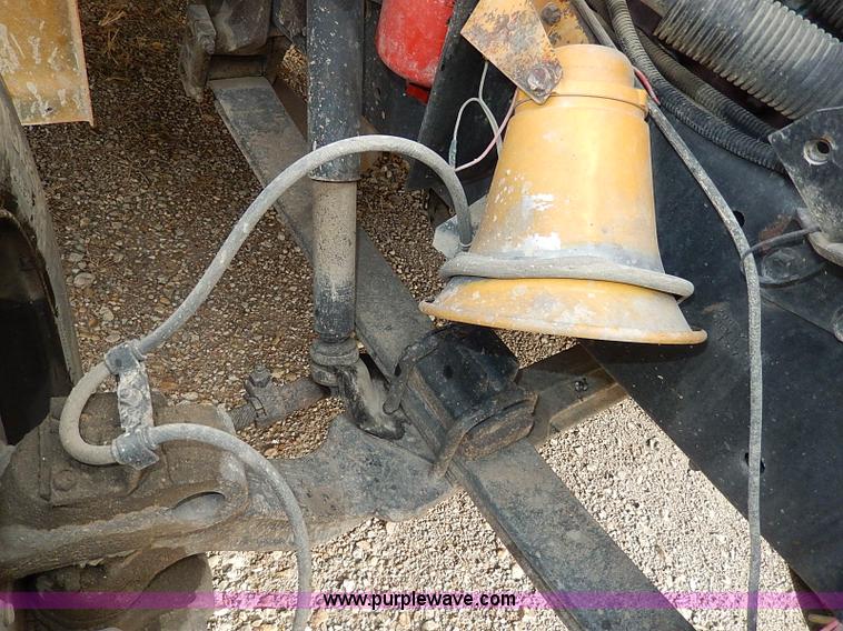 image for item H9522 1997 International 3800 school bus