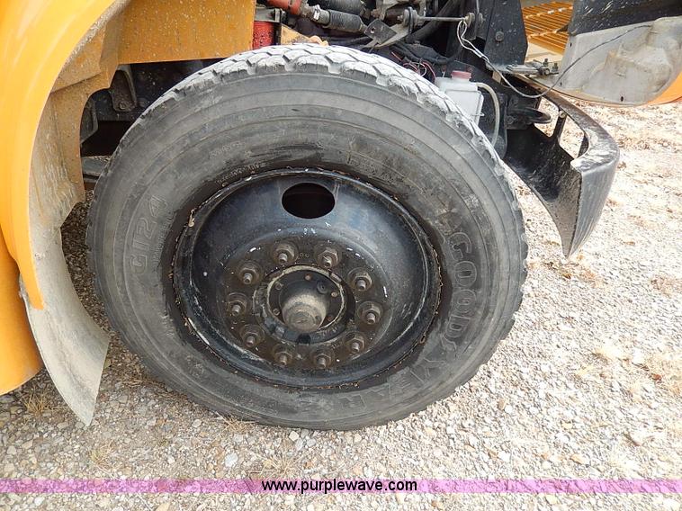 image for item H9522 1997 International 3800 school bus