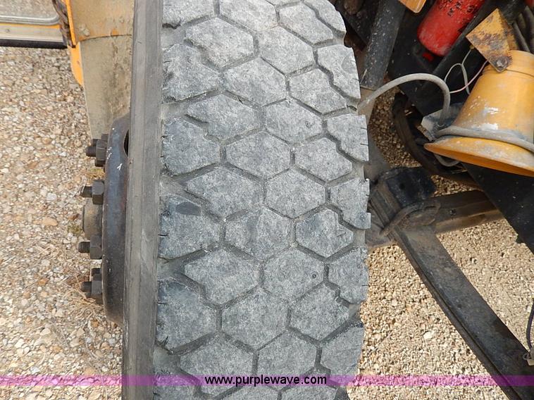 image for item H9522 1997 International 3800 school bus