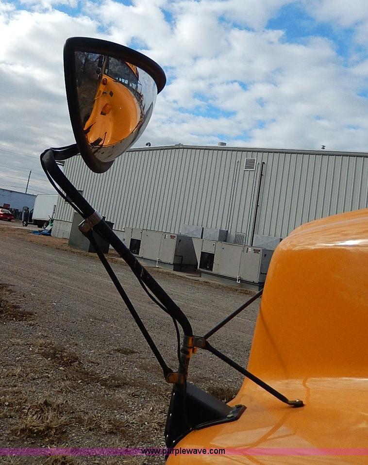 image for item H9522 1997 International 3800 school bus