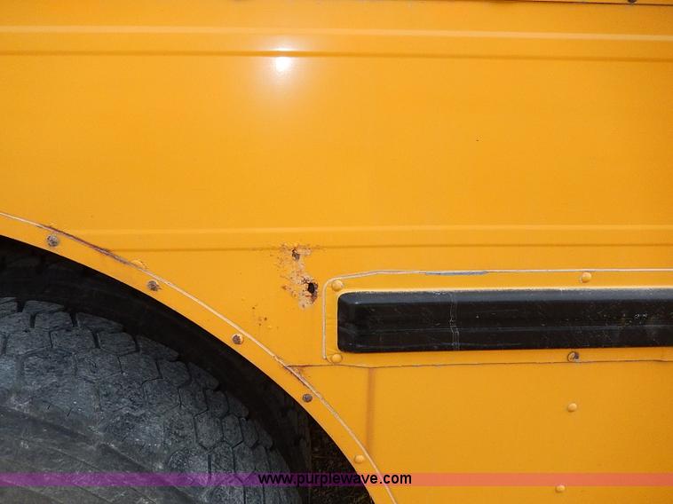 image for item H9522 1997 International 3800 school bus