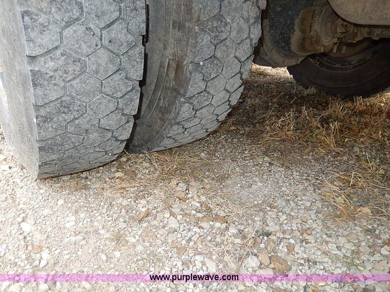 image for item H9522 1997 International 3800 school bus