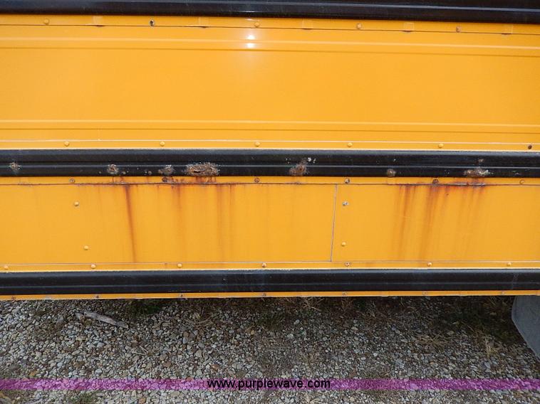 image for item H9522 1997 International 3800 school bus