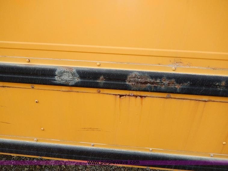 image for item H9522 1997 International 3800 school bus