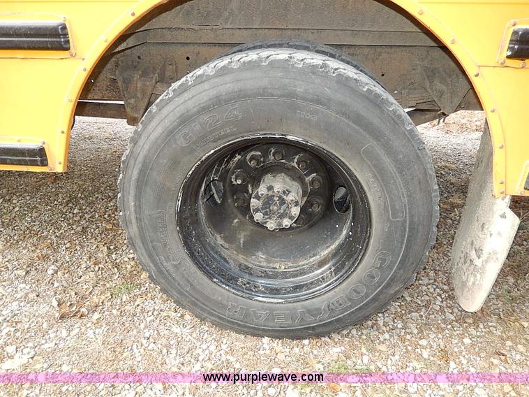 image for item H9522 1997 International 3800 school bus